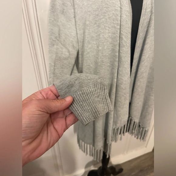 Chelsea & Theodore Grey Fringe Draped Open Front‎  Cardigan size S - Picture 7 of 9